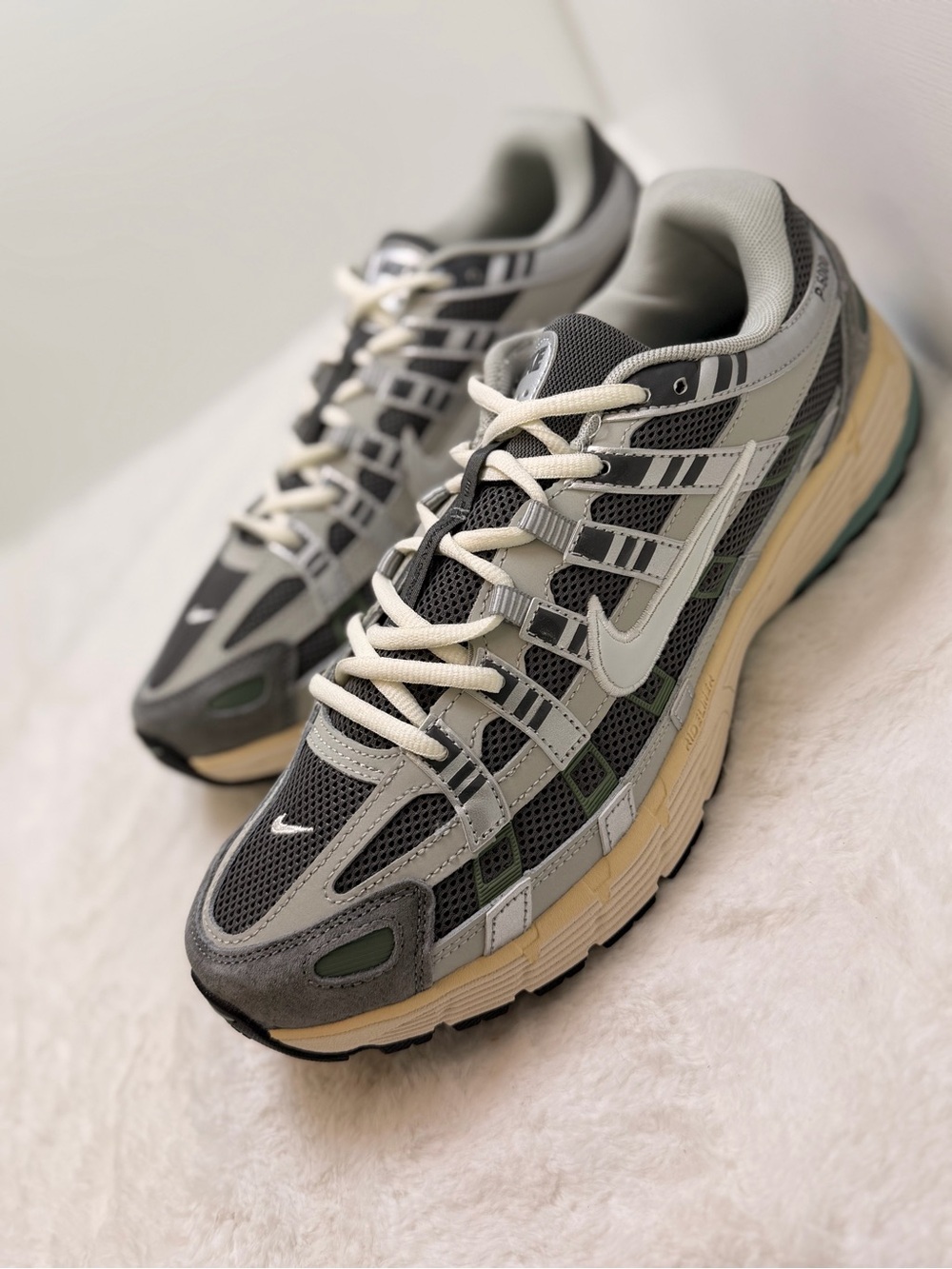 Nike Men’s Grey and Cream Mesh Athletic Running Shoes